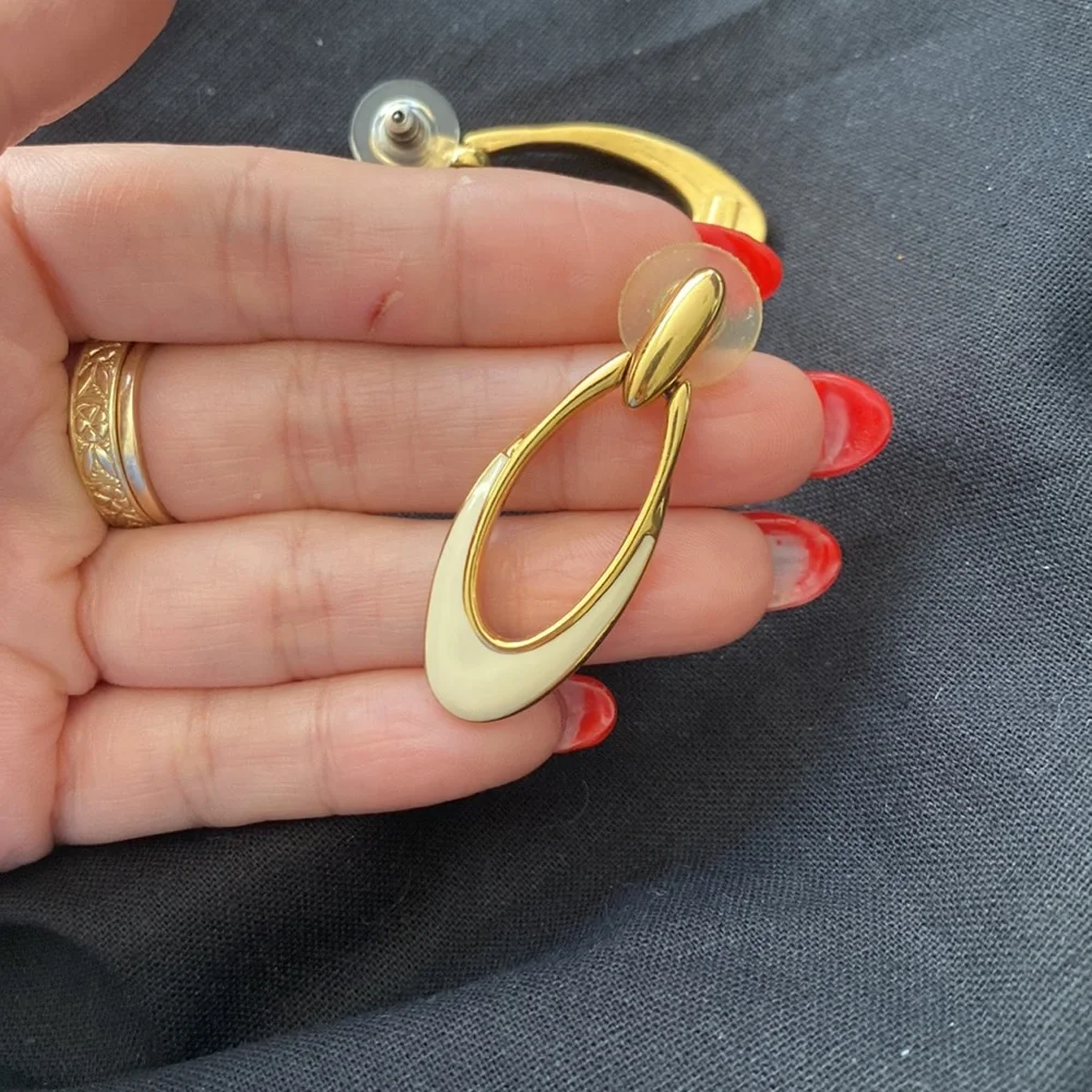 Vintage Trifari earrings - Picture 5 of 9